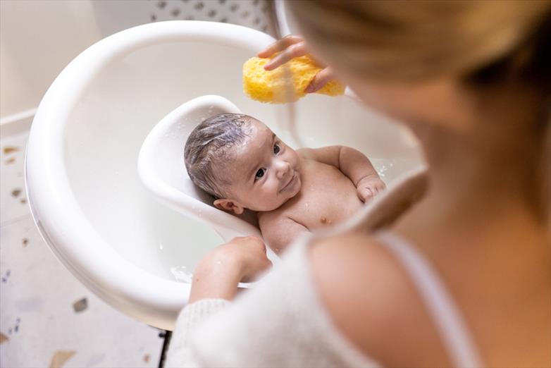 Newborn bathing care online